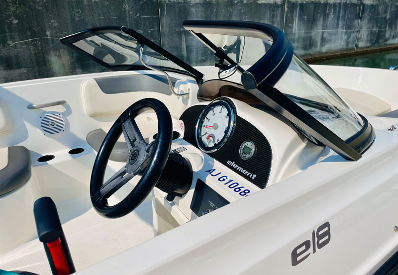 Bayliner E6 de cap confluent